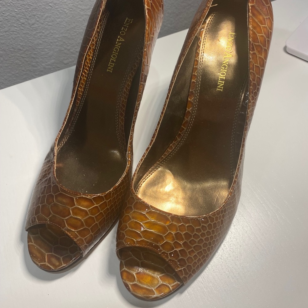 Enzo Angiolini Brown/Gold 4” high heels